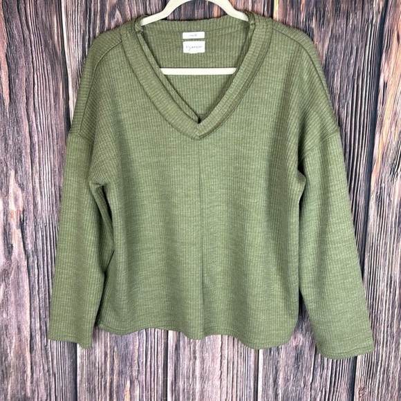 Blu Pepper Tops - Blu Pepper Oversized Green V Neck Top- Size Large